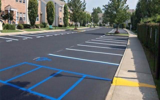 Asphalt_Paving_company
